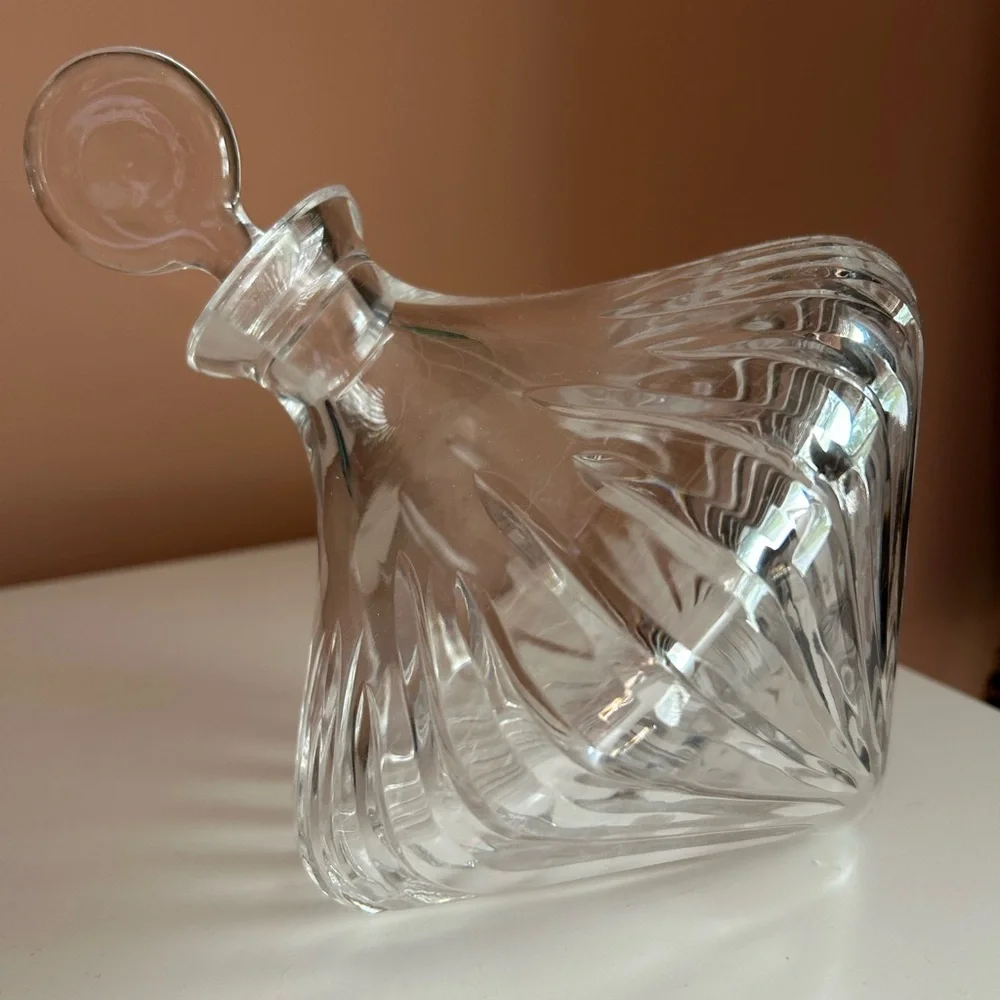Beautiful Astral Crystal Spin Top Side Tilt Design Wine Decanter